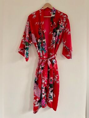 Vibrant Red Satin Floral Peacock Kimono Robe Belted Lightweight Size Small